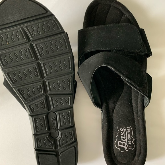 Bass size 7.5 wedge slip on black sandals never worn - Picture 2 of 2